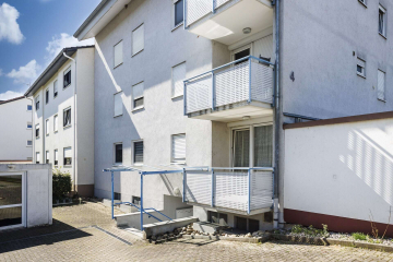 Hauseingang - GALERIEZAUBER: 3-Zi. DG-Whg in Eimeldingen mit Balkon, Galerie, Garage + Keller