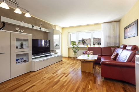 RÖTTELNBLICK – 3-Zi.-Wohnung in Tumringen mit Balkon mit Weitblick, Garage, Keller + Speicher, 79539 Lörrach, Etagenwohnung