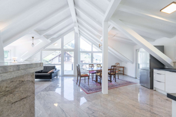 Wohnung DG - Wohnzimmer - WOHNJUWEL in Häg-Ehrsberg – Komplett saniertes 3-Familienhaus in traumhafter Schwarzwaldlage