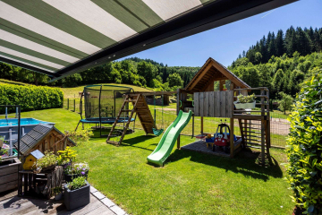 Garten - WALDRANDGLÜCK im Kleinen Wiesental – Neuwertiges EFH mit 4 Zimmern, Garten & traumhafter Lage
