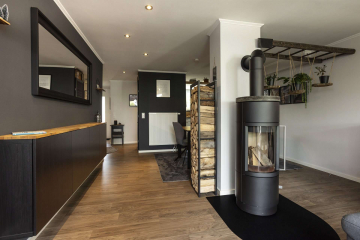 Wohnzimmer mit Kamin - Stilvoll modernisiertes RMH “MODERN HOME” mit Garten, Schwedenofen, Keller, Spitzboden & Stellplatz
