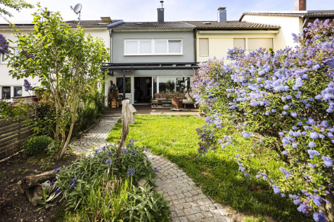Stilvoll modernisiertes RMH “MODERN HOME” mit Garten, Schwedenofen, Keller, Spitzboden & Stellplatz, 79576 Weil am Rhein, Reihenmittelhaus